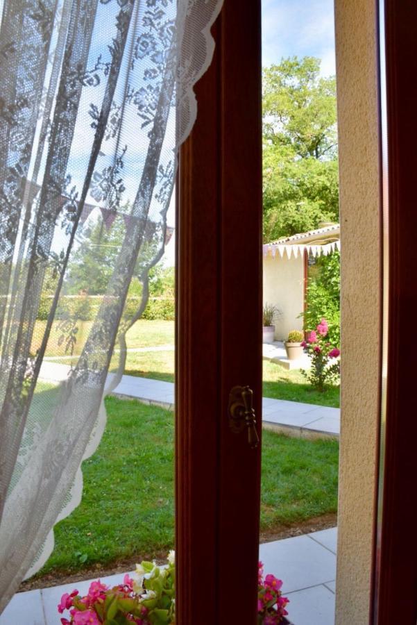 Libellule Acomodação com café da manhã Coussac-Bonneval Exterior foto